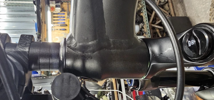 Trek Roscoe 8 2023 - złożone stery